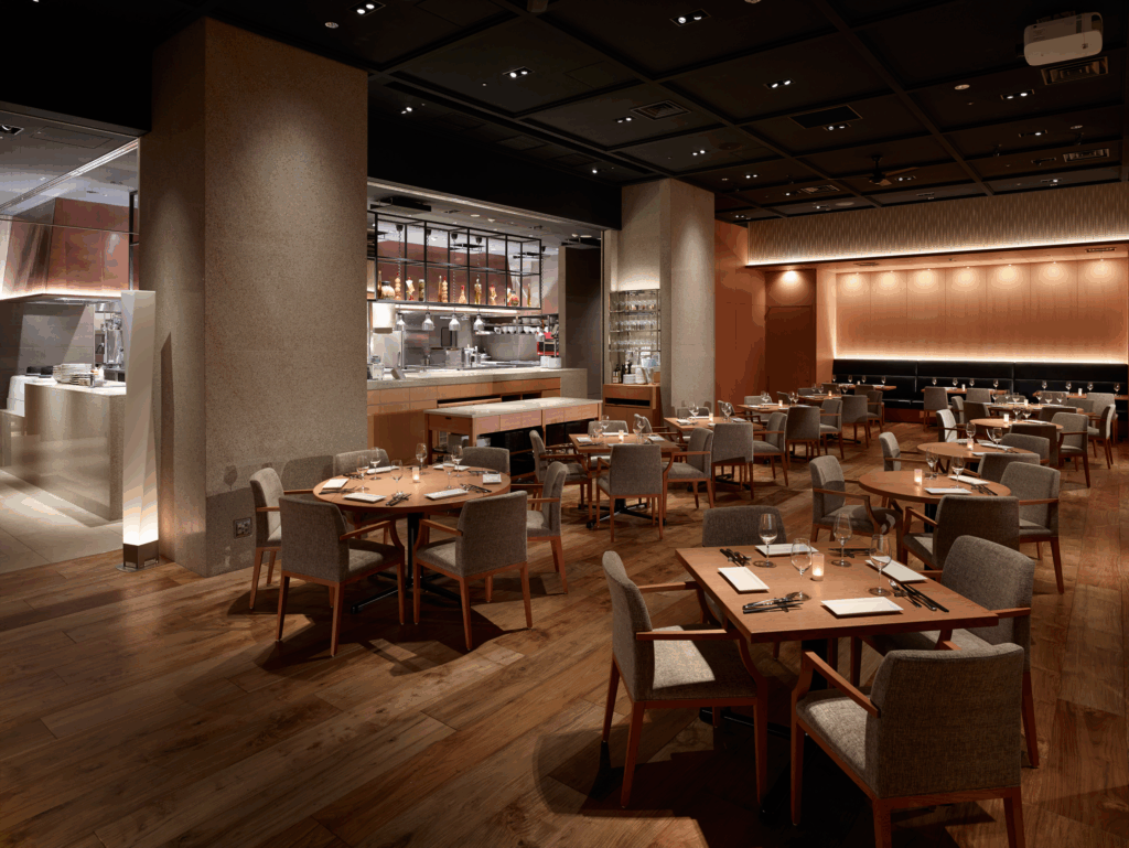 ザ・サクラ・ダイニング・トウキョウの店内の雰囲気